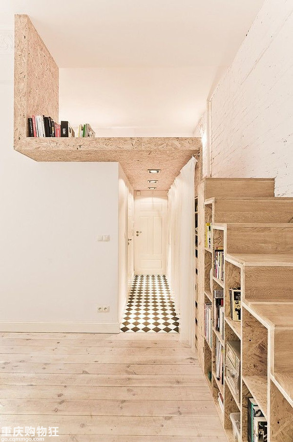 別怕，這類顏色的木板鋪滿墻一點也不壓抑、老土