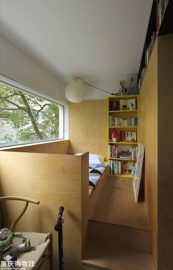 別怕，這類顏色的木板鋪滿墻一點也不壓抑、老土