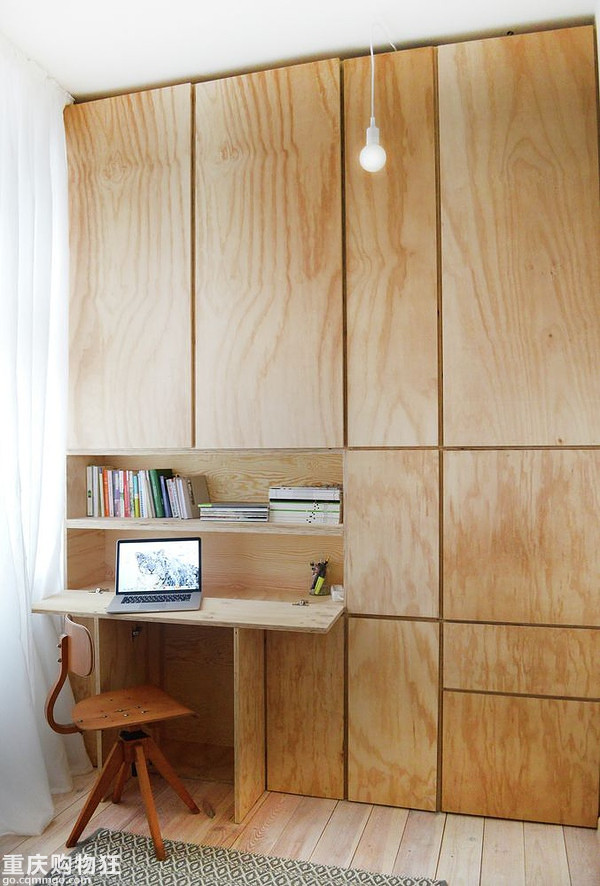 別怕，這類顏色的木板鋪滿墻一點也不壓抑、老土