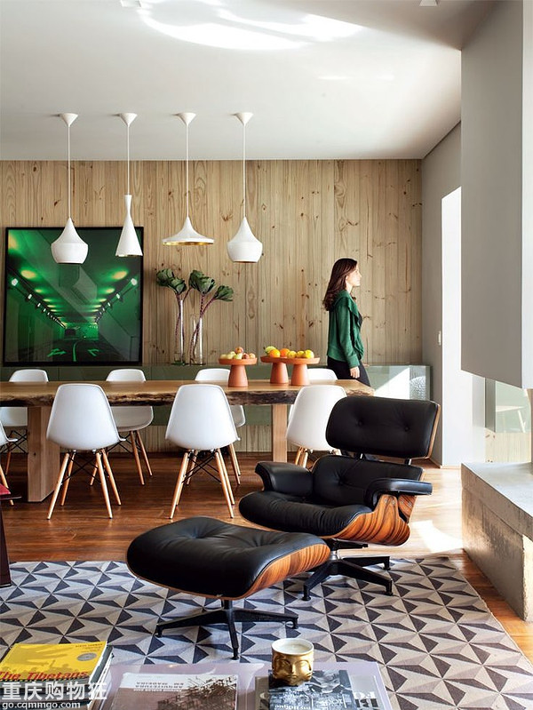 別怕，這類顏色的木板鋪滿墻一點也不壓抑、老土