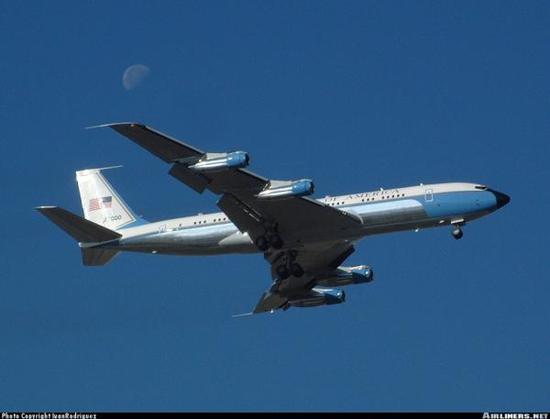 在波音747之前，美國總統(tǒng)專機(jī)是波音707，圖為里根的波音707-353B型“空軍一號(hào)”專機(jī)