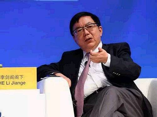 ｜點(diǎn)評(píng)｜ 沒有合并應(yīng)該是比較靠譜的信息，但改革實(shí)際就是要整合，就是形成更容易協(xié)調(diào)行動(dòng)的金融監(jiān)管體制，而不能是各自為政，甚至互相拆臺(tái)。一行三會(huì)的關(guān)聯(lián)度高，牽一發(fā)動(dòng)全身，所以非常有必要加強(qiáng)聯(lián)動(dòng)性。